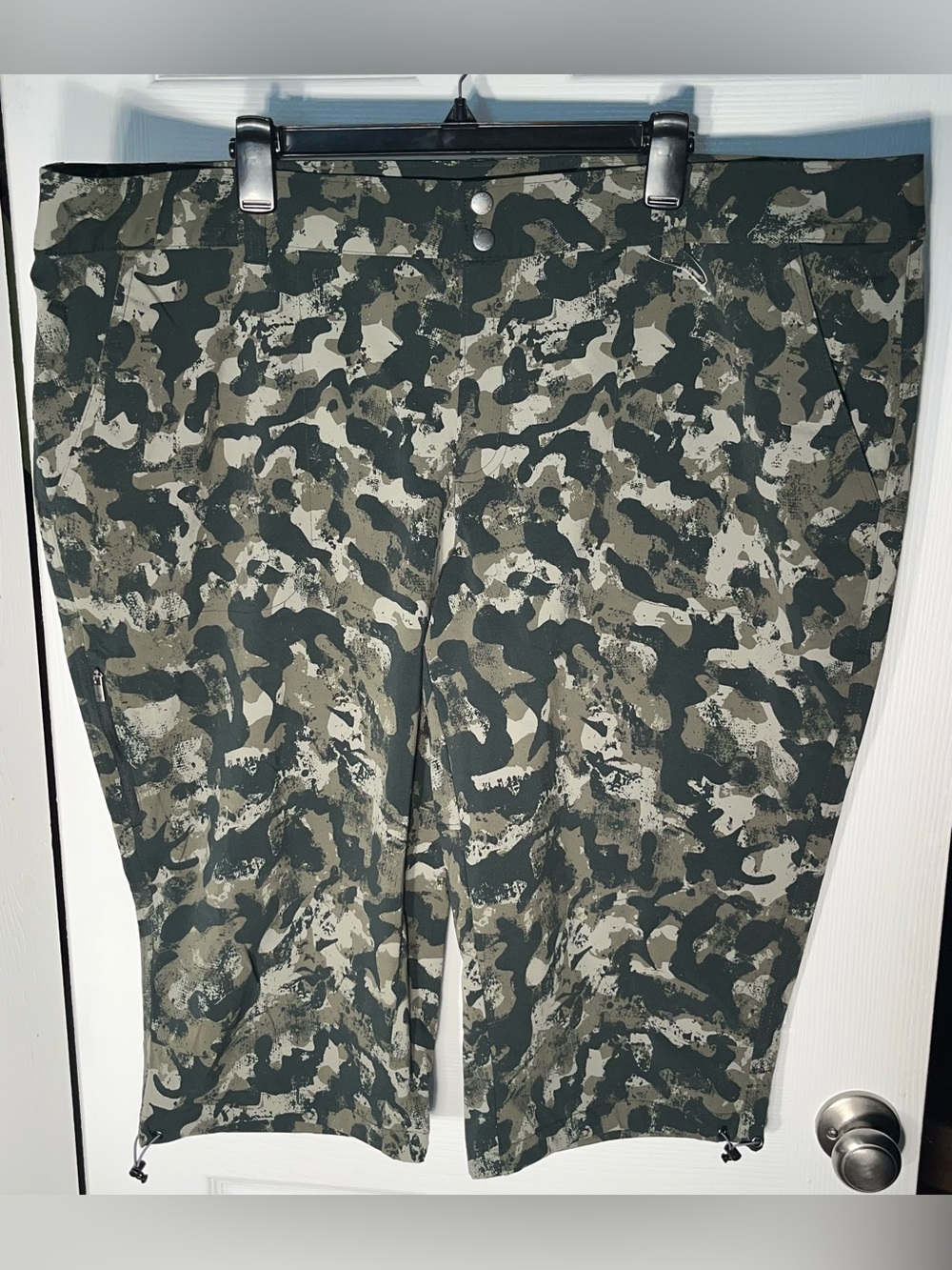 Women’s Saturday Trail Camouflage Omni Shield Advanced Repellency Capri Pants